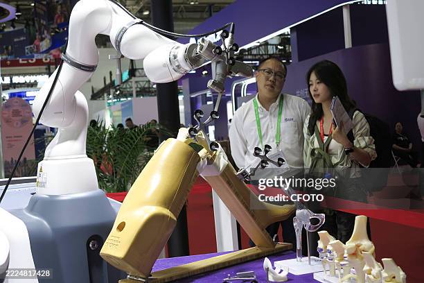 نخستین بازوی رباتیک جراحی ارتوپدی ساخت چین در چنگدو آزمایش شد