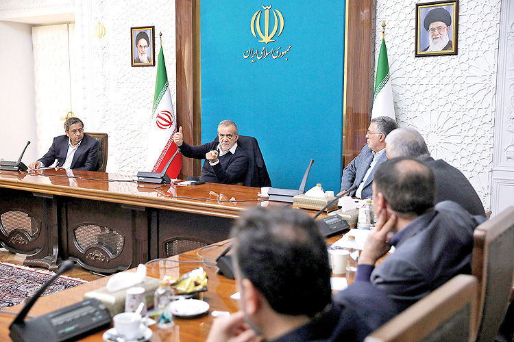 افزایش سرمایه‌گذاری در صنعت داروسازی از برنامه‌های دولت برای تقویت زنجیره تولید دارو است